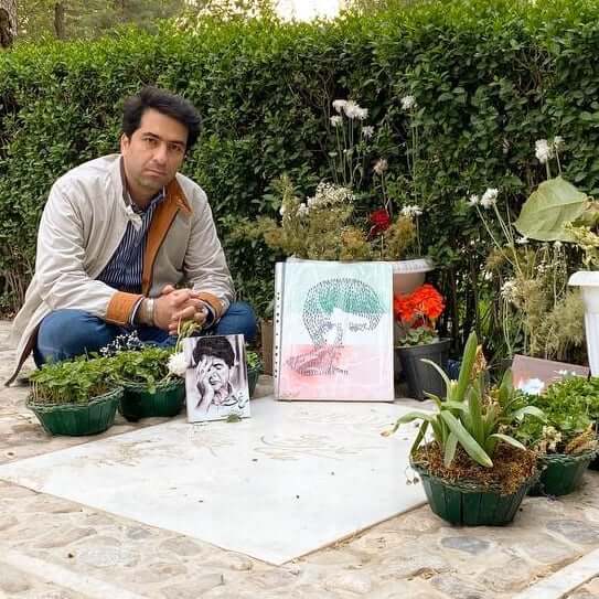 محمد معتمدی به آرامگاه شجریان سر زد.