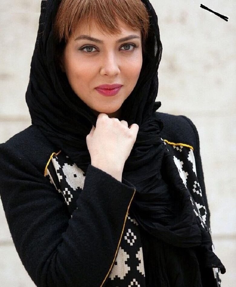 لیلا اوتادی موهایش را چتری کرد.