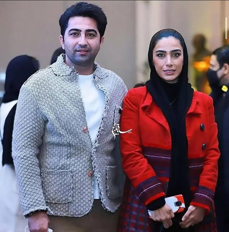 علی سخنگو لباس شلخته در کنار همسر آراسته اش عکس گرفت.