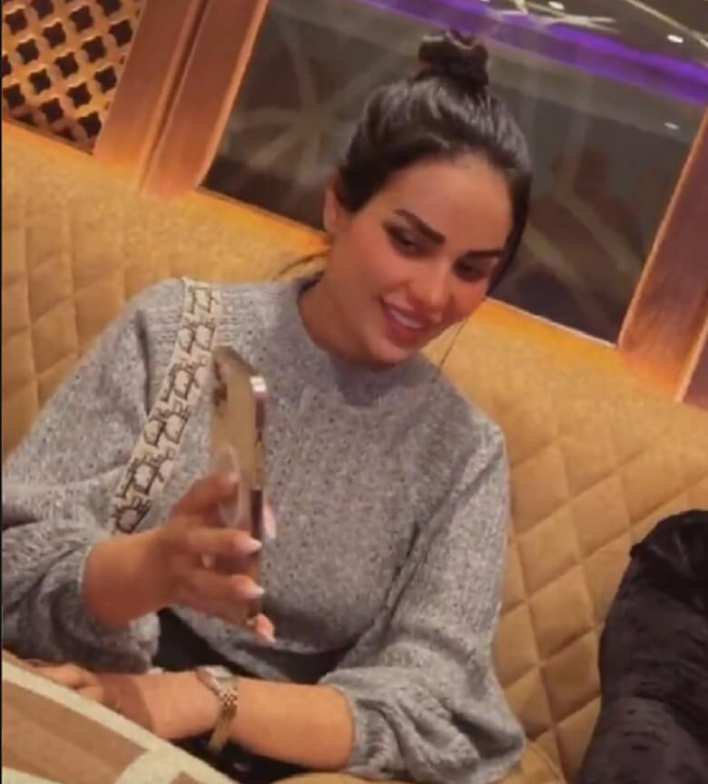 خانواده مهدی قائدی کشف حجاب خانوادگی می کنند.