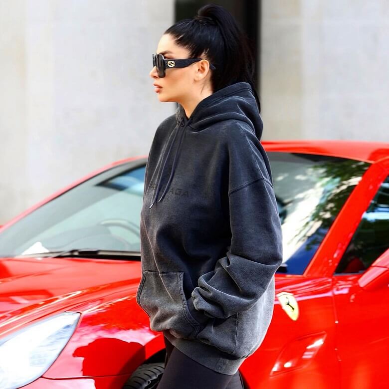 دنیا جهانبحت فراری گرانقیمت سوار شد.