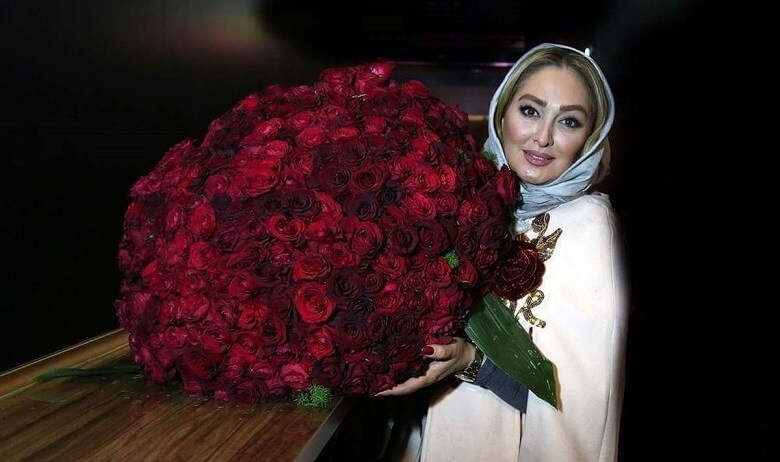 الهام حمیدی هدیه‌ای چشم نواز گرفته است.