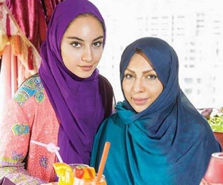 مادر ترلان پروانه عمل زیبایی کرده است.