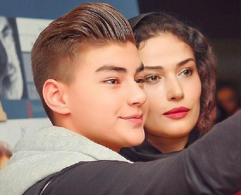 لادن مستوفی با پسر زیبایش شباهت عجیب دارد.