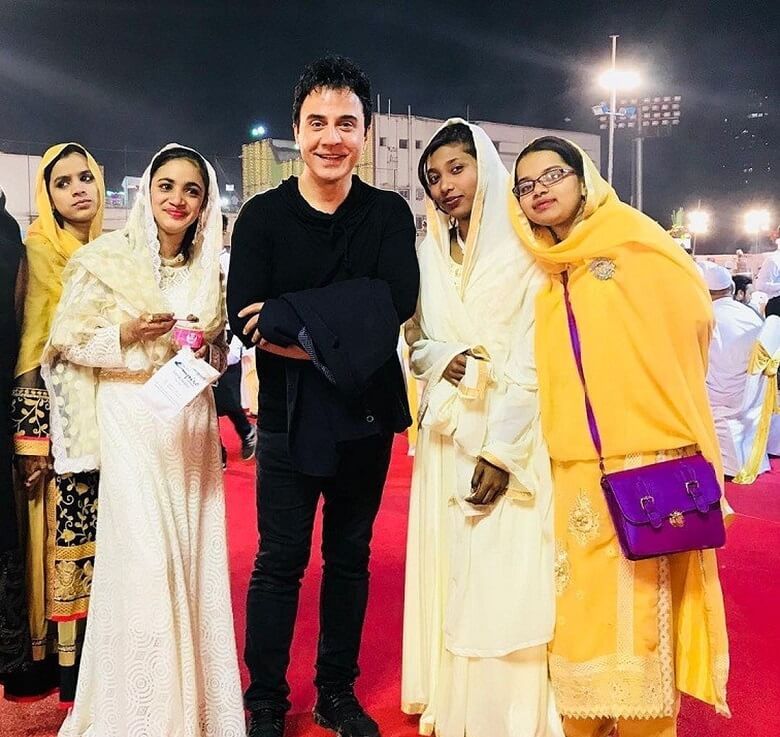 زن عمو پورنگ هندی است.