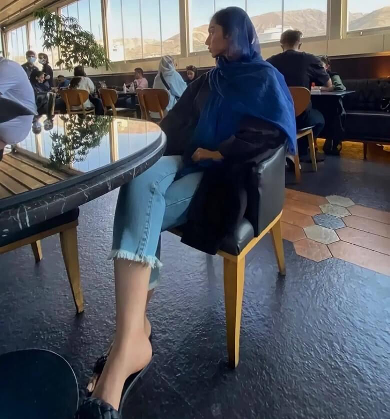 ترلان پروانه در کافه گردی‌اش تیپ منشوری زد.