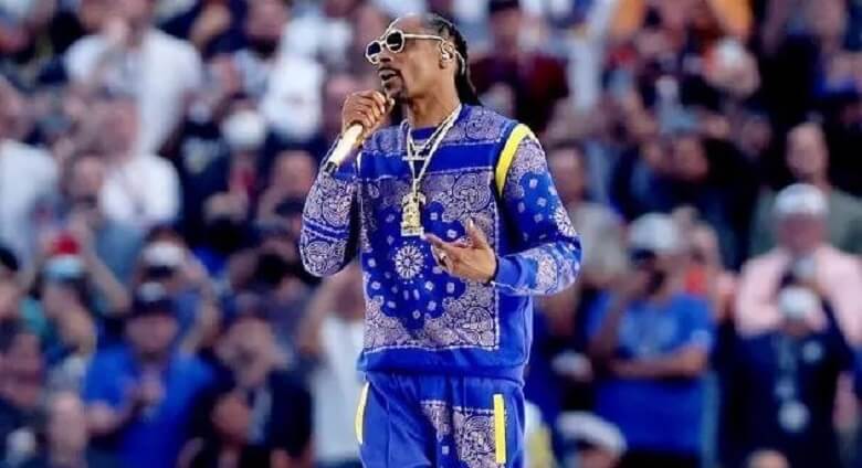 اسنوپ داگ خواننده معروف آمریکایی با لباس ایرانی دیده شده است.