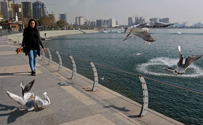 آب دریاچه چیتگر از کن تامین می‌شود.