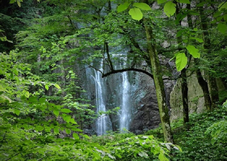 متل قو تنها شهر ۲۴ساعته ایران است.