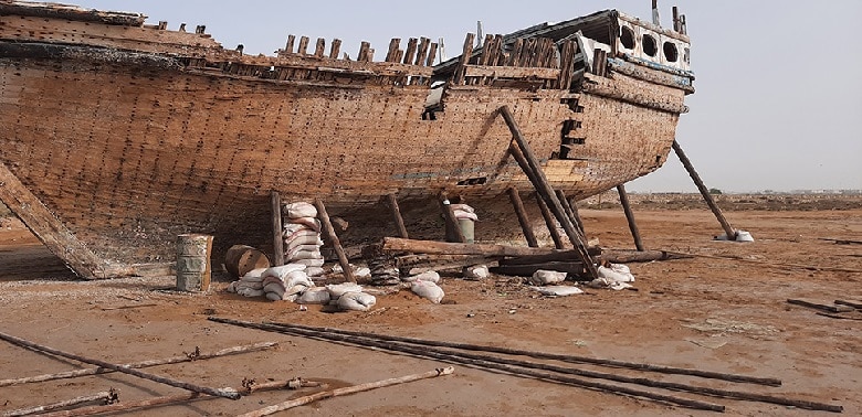 عجیب‌ترین قبرستان ایران بر روی آب در بندر عامری قرار دارد.