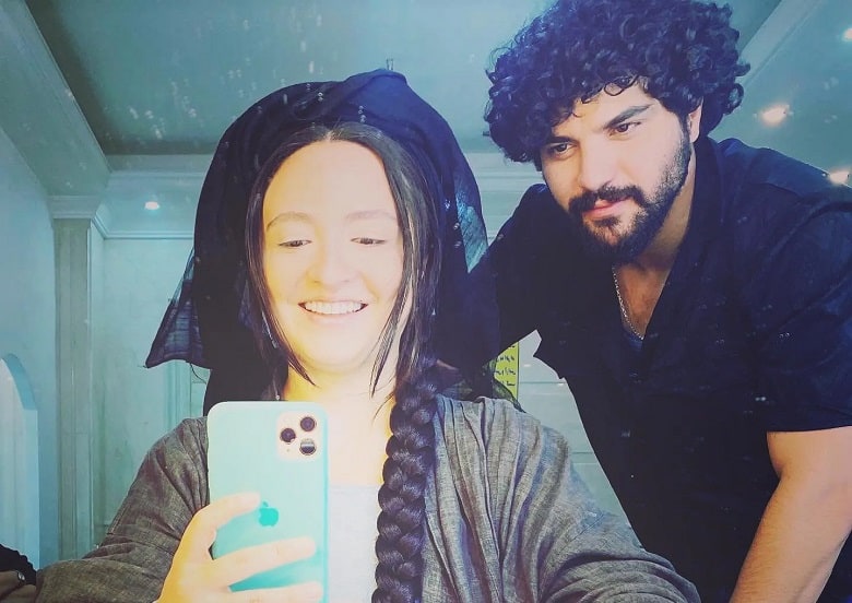 سینا مهراد و گلاره عباسی در جشن تولد ژست صمیمی گرفتند.