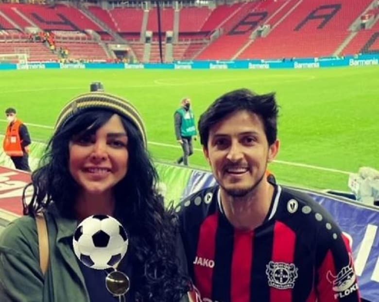 فلور نظری به دعوت سردار آزمون به ورزشگاه رفته است.