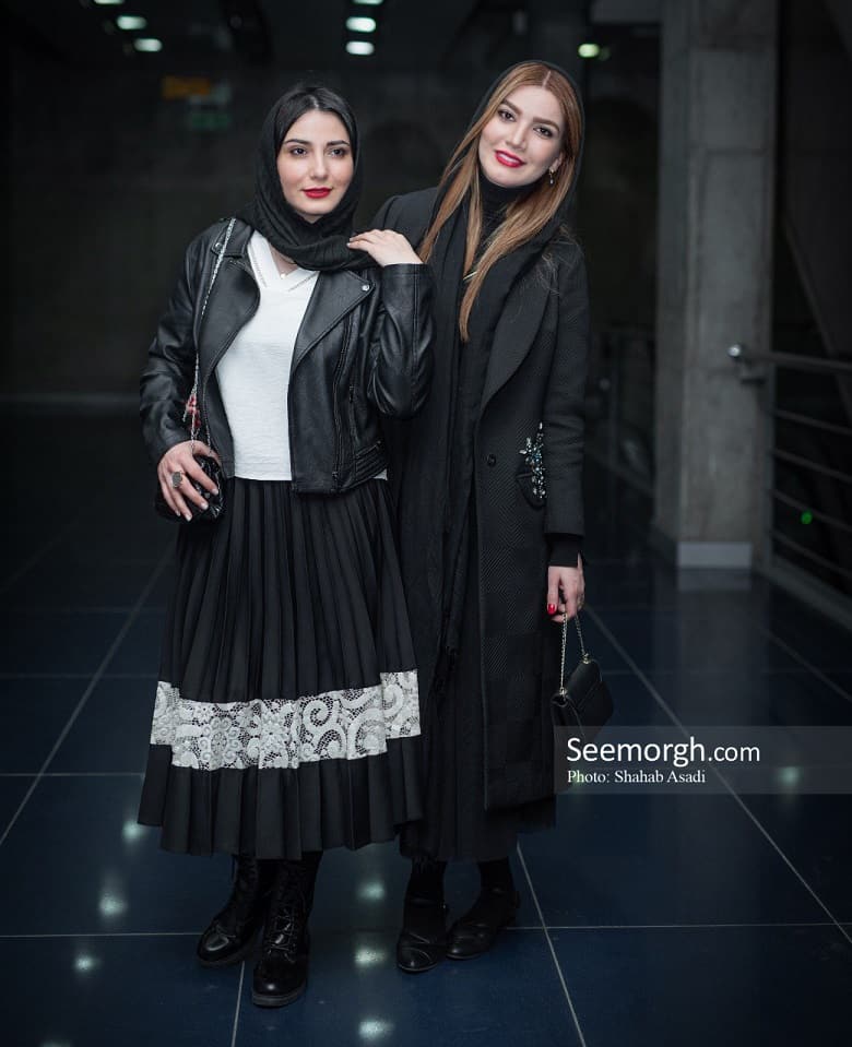 متین ستوده و سمیرا حسن‌پور ژست‌های فوق دوستانه دارند.