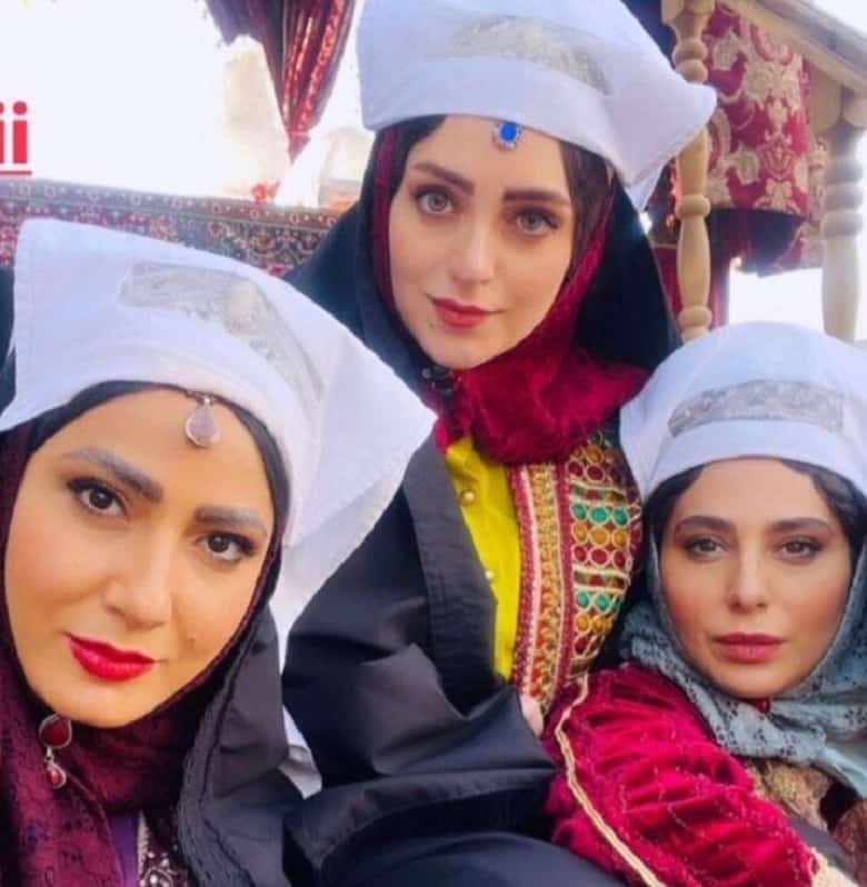 هووهای جیران با هم سلفی گرفته اند.