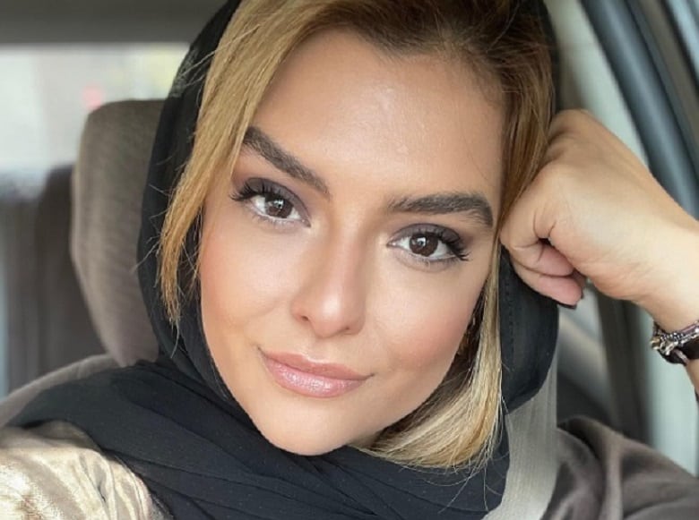 دنیا مدنی از آسانسور به ماشینش جا به جا شده است.