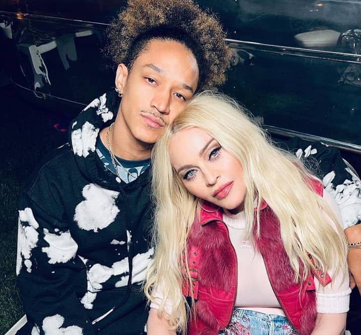 مدونا ۳۶ سال از اهلمالیک بزرگ تر است. مدونا ۳۶ سال از اهلمالیک بزرگ تر است.