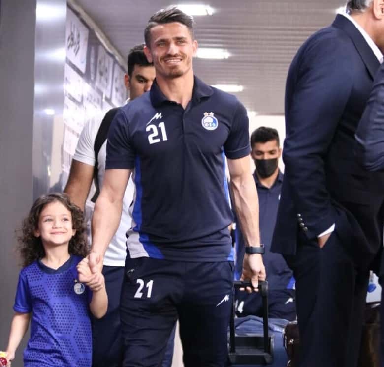 دختر وریا غفوری در ورزشگاه آزادی چشم‌ها را خیره کرده است.