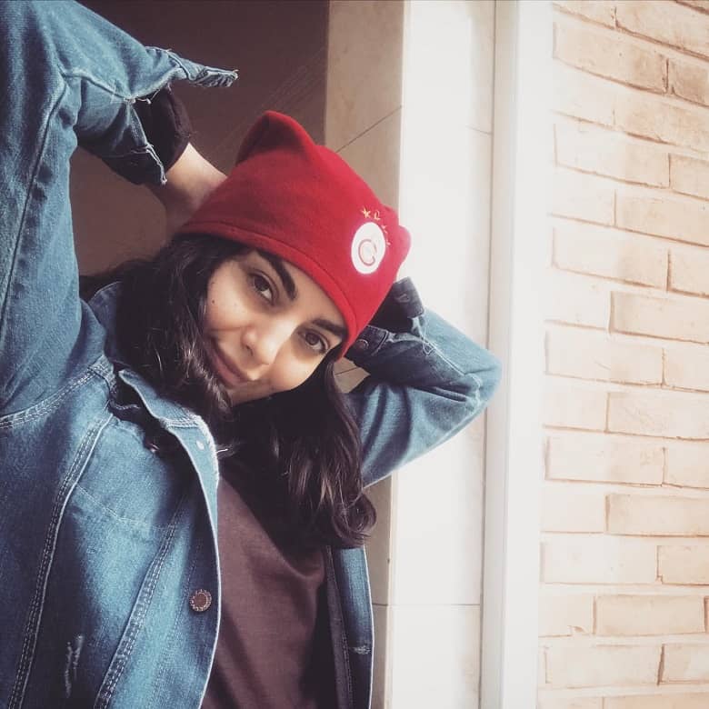 مهشید جوادی بچه مهندس با کلاه تیپ خاصی دارد.