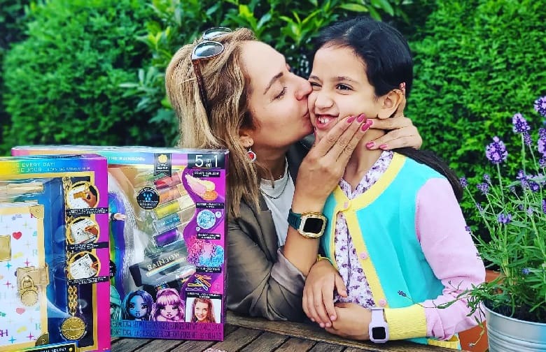 مهناز افشار و دخترش در زندگی جدید او عاشقانه‌هایی دارند.