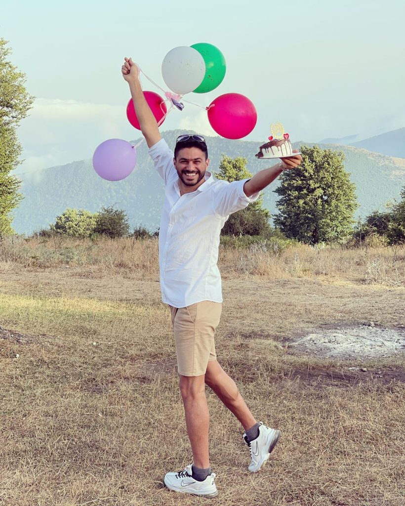 شایان مصلح با ژست دخترانه در تولدش همه را غافلگیر کرد