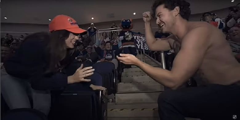 خواستگار بیچاره برخلاف انتظارش جواب نه گرفت.