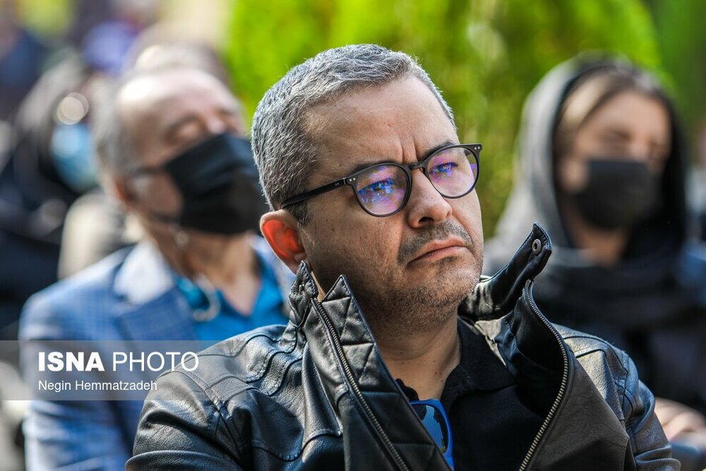 حضور بزرگان عرصه دوبله در مراسم تشییع پیکر "جلال مقامی" حضور بزرگان عرصه دوبله در مراسم تشییع پیکر "جلال مقامی"