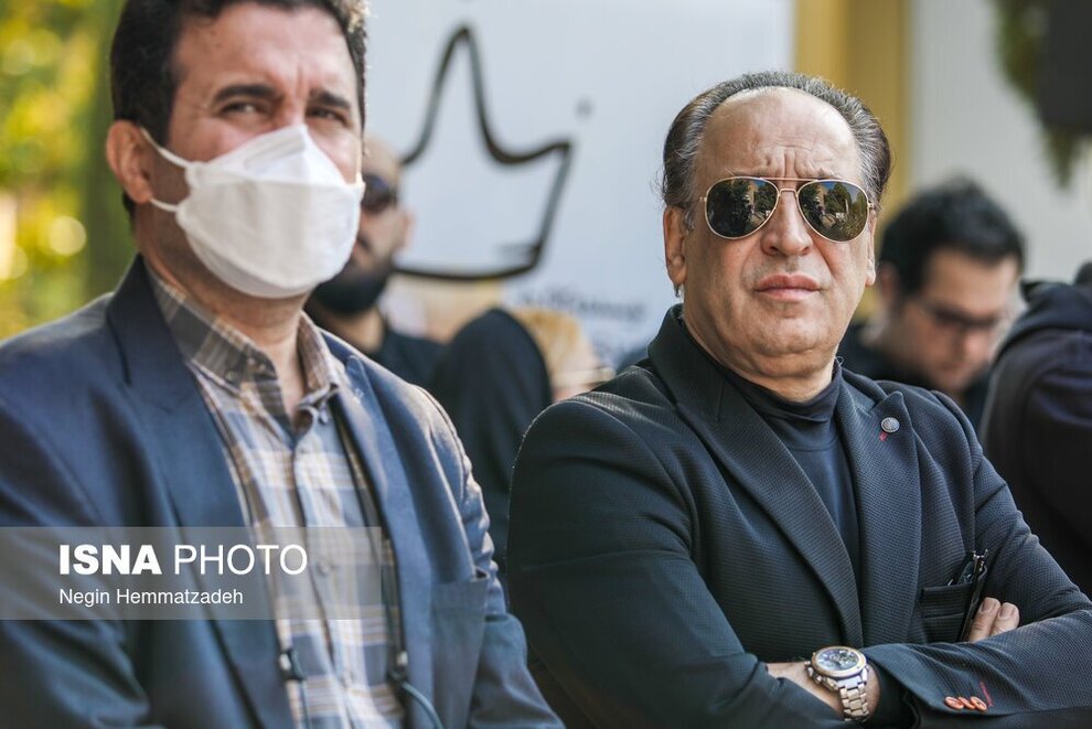 حضور بزرگان عرصه دوبله در مراسم تشییع پیکر "جلال مقامی" حضور بزرگان عرصه دوبله در مراسم تشییع پیکر "جلال مقامی"