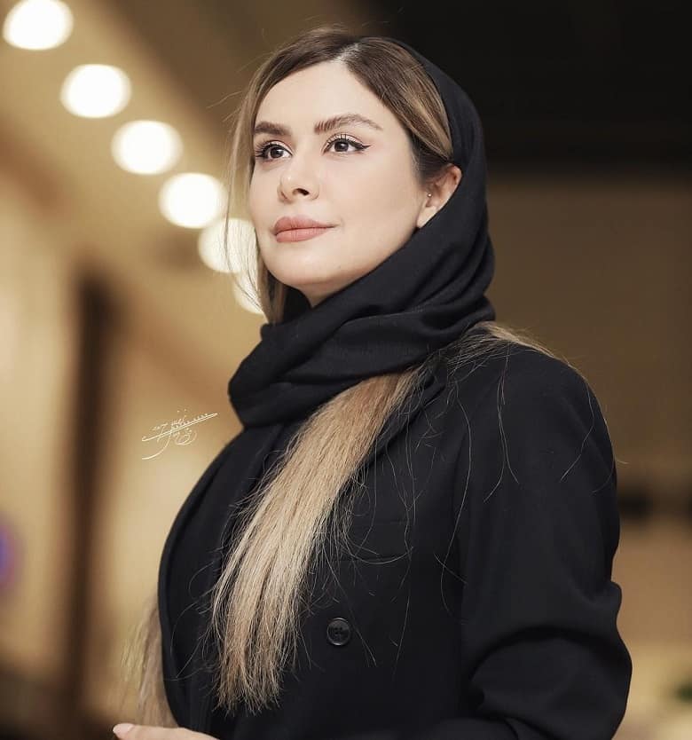 نجمه جودکی هر روز شل حجاب‌تر از دیروز شده است.