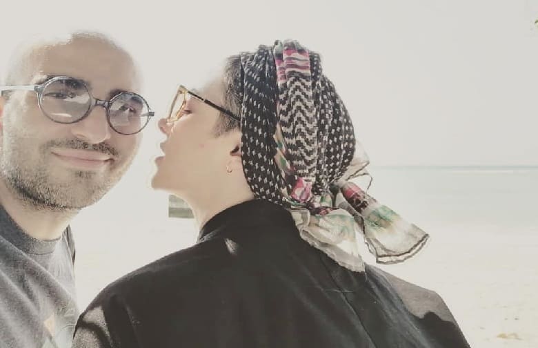 ویدا جوان در کنار همسرش ژست جنجالی گرفته است.