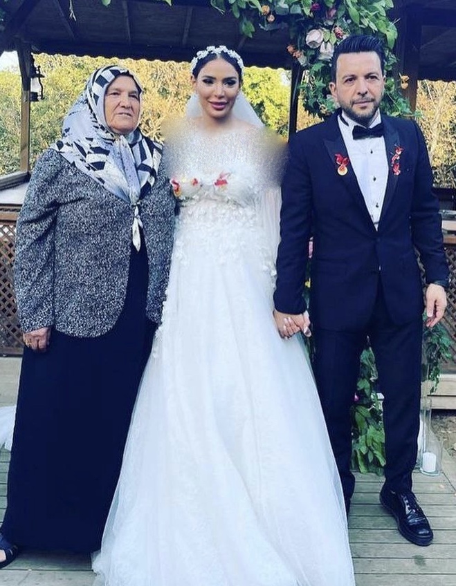  عکس عروسی زیبای " خواننده معروف ترکیه ای" با دختر ایرانی/ تصویر