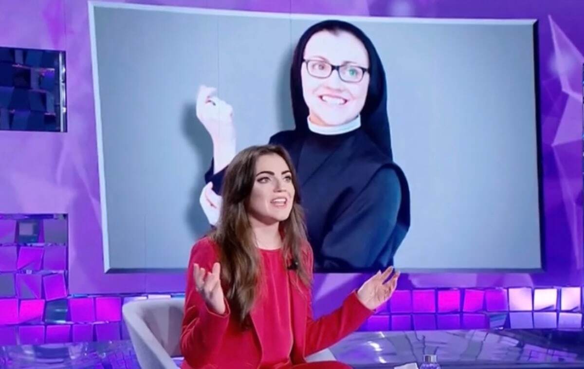 کشف حجاب خواهر روحانی، راهبه پیشین