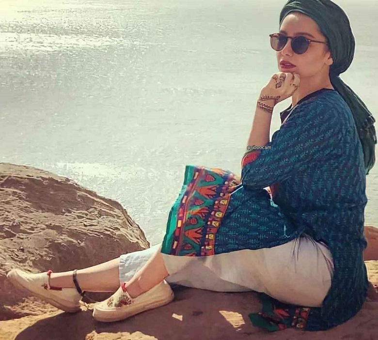 نازنین بیاتی تیپ لب دریا زده است.