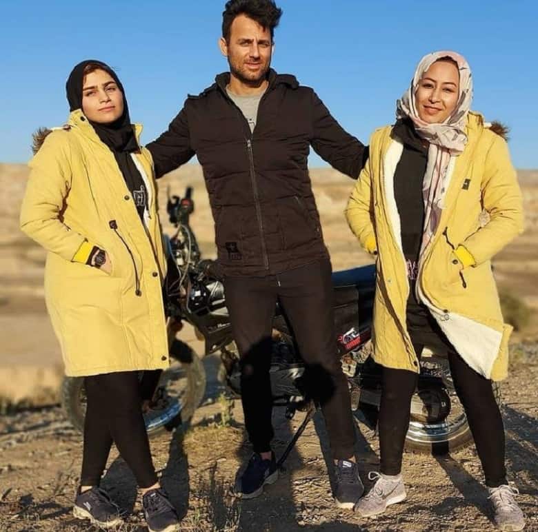 علی هانتر مرد دو زنه شاخ اینستاگرامی است.