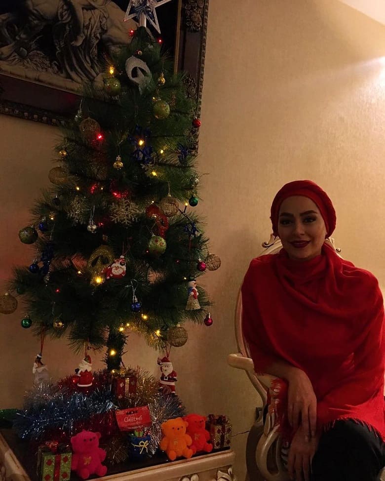 سمانه پاکدل عکس کریسمسی انداخته است.