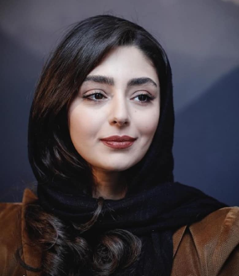 در کمد لباس هستی مهدوی فر سرک کشیدیم.