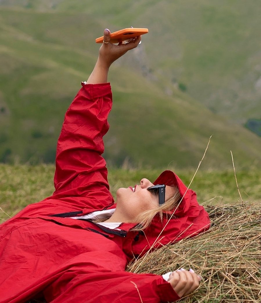 روش جالب "دنیا مدنی" برای خوشحالی/ عکس