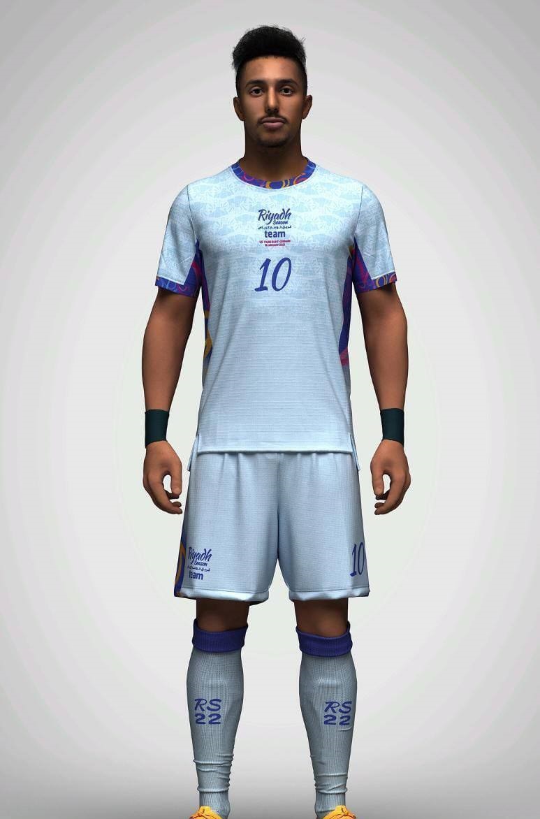 لباسی که "رونالدو" در عربستان بر تن دارد/ عکس