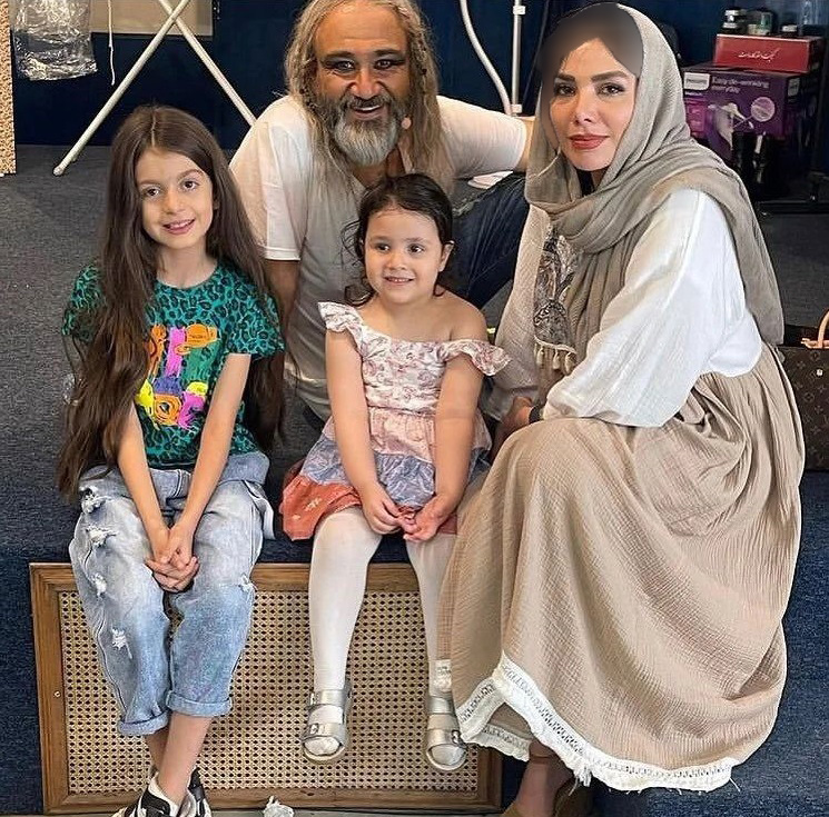 ریخت و قیافه ترسناک "مهران غفوریان" در کنار همسر و دخترش/ عکس ریخت و قیافه ترسناک "مهران غفوریان" در کنار همسر و دخترش/ عکس