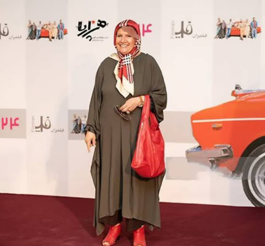 ست جالب و جیغ "خانم بازیگر ایرانی" در سر پیری/ عکس