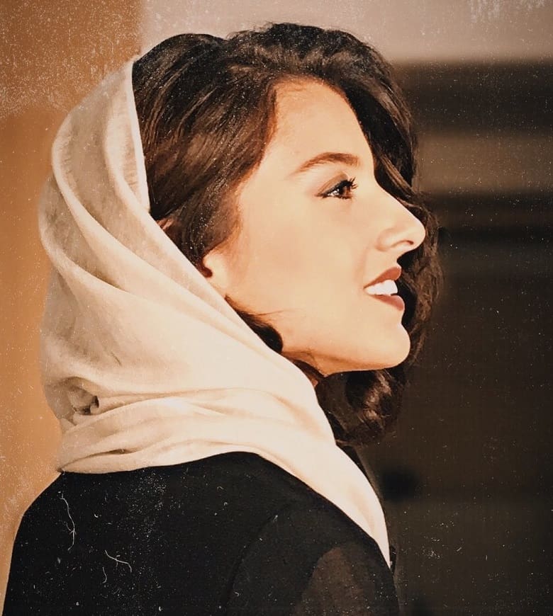 فاطمه مسعودی فر سارای گرجی جیران نیمرخش منحصر به فرد است.