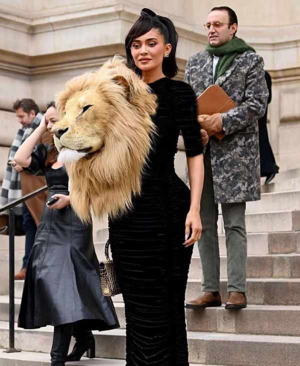 حمله کاربران به لباس "کایلی جنر" در هفته مد پاریس/ عکس