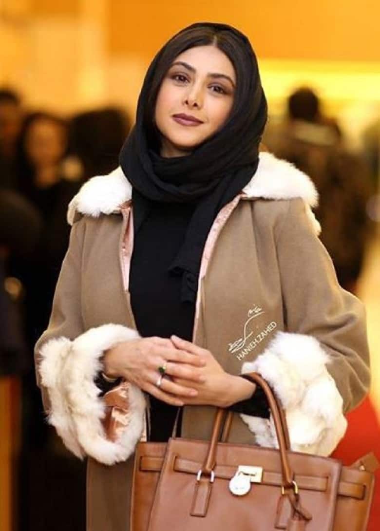 آزاده صمدی یک بار شیک‌پوش و یک بار افتضاح است.