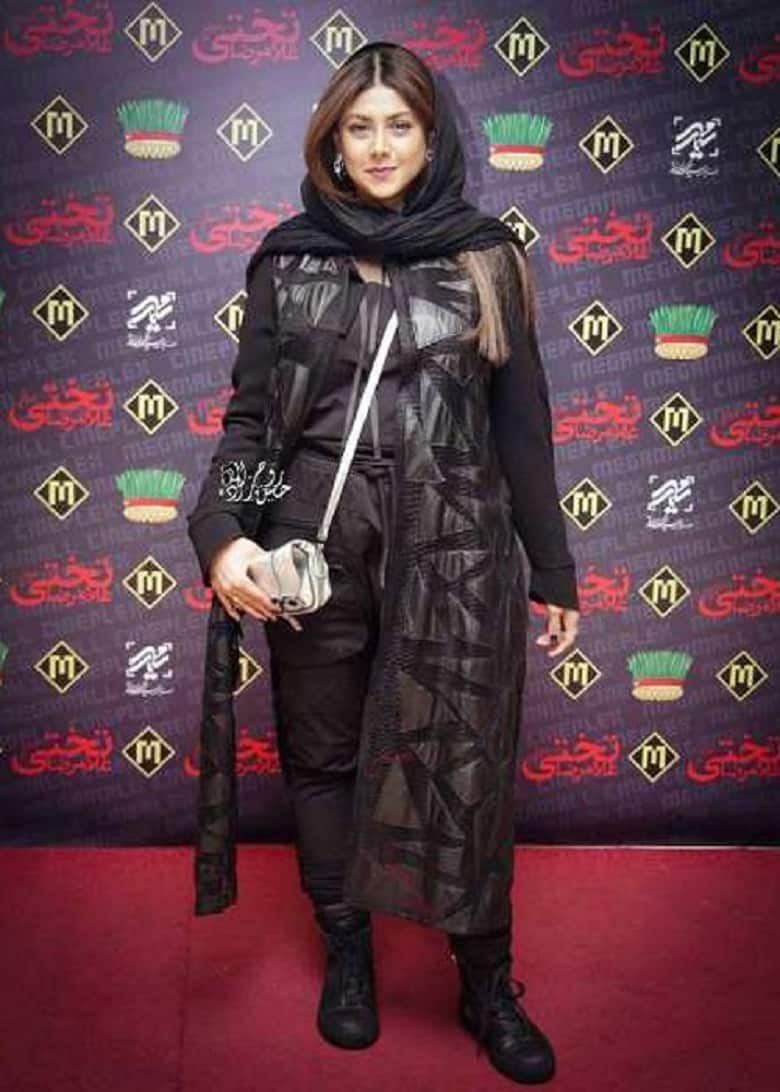 آزاده صمدی یک بار شیک‌پوش و یک بار افتضاح است.