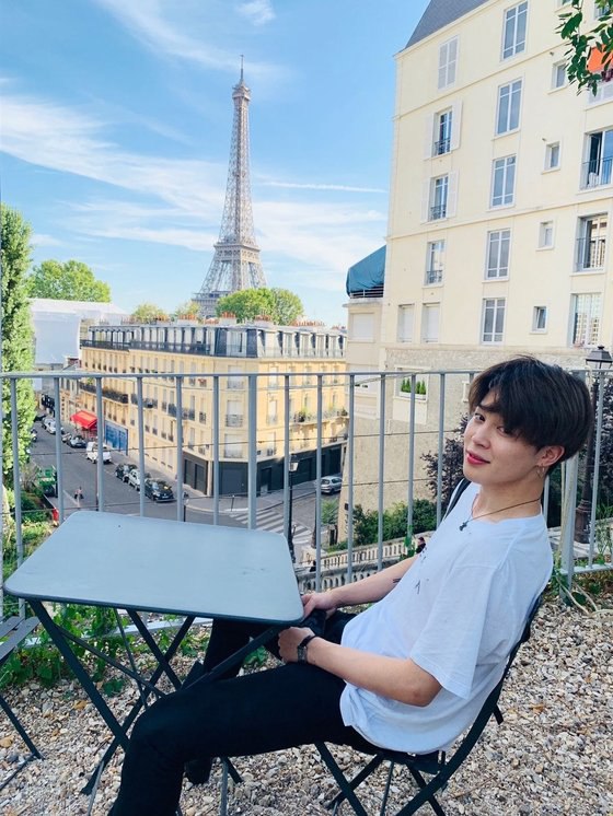 عکس/جیمین BTS در هتلی فوق لاکچری در پاریس