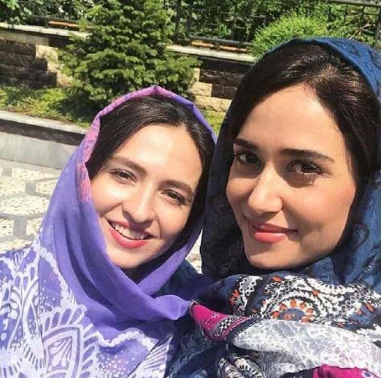 گلاره عباسی دوست صمیمی پریناز ایزدیار شده است.