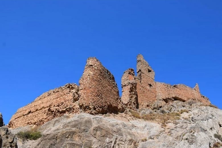 در روستای امامه ناصرالدین شاه عاشق سوگلی‌اش شد.