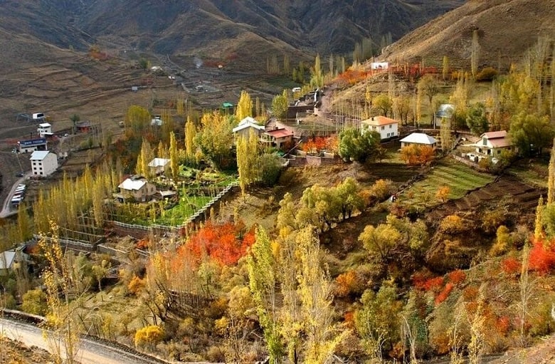 در روستای امامه ناصرالدین شاه عاشق سوگلی‌اش شده است.