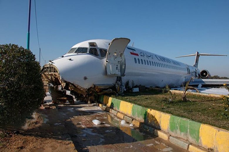 هواپیمای کاسپین در فرودگاه ماهشهر فرود اضطراری کرده است.