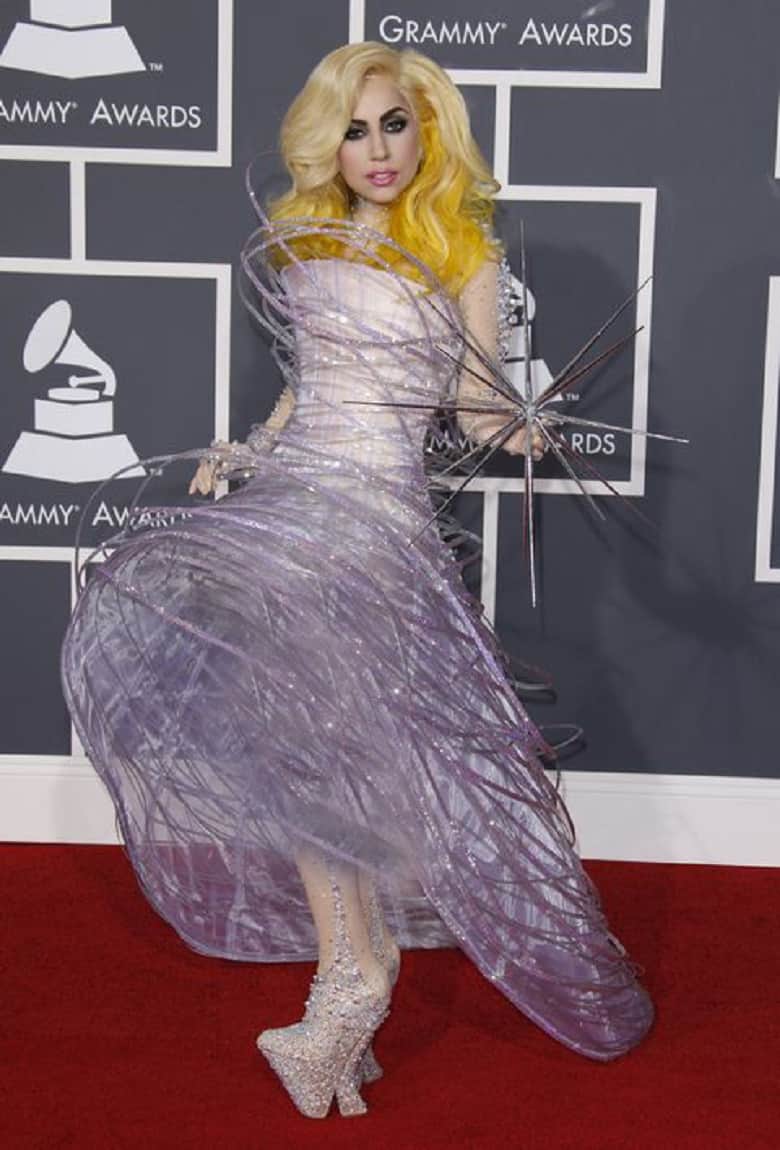 بی‌ریخت‌ترین لباس‌هایی که افراد مشهور پوشیده بودند.