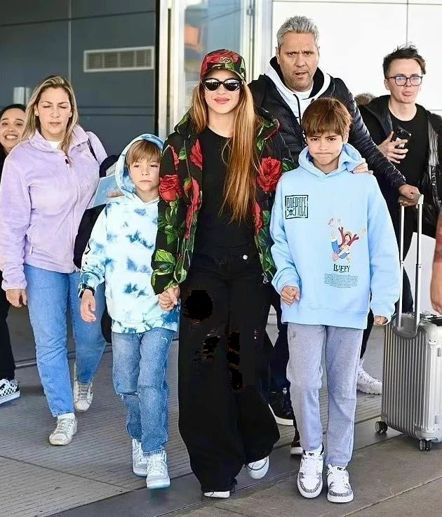 شکیرا و پسرانش ساشا و میلان شکیرا و پسرانش ساشا و میلان